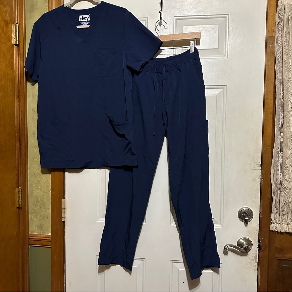 HEY Scrub Uniform Set. Navy Blue Women’s Size Medium‎